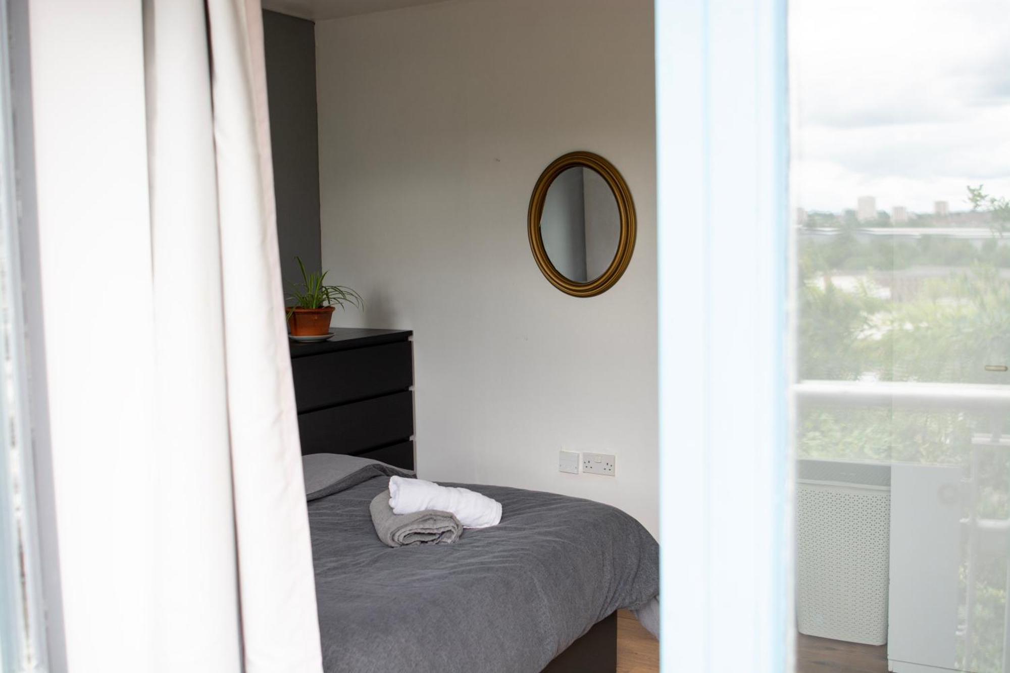 Well-Equipped 4 Bedroom House Close To City Centre Leeds  Ngoại thất bức ảnh