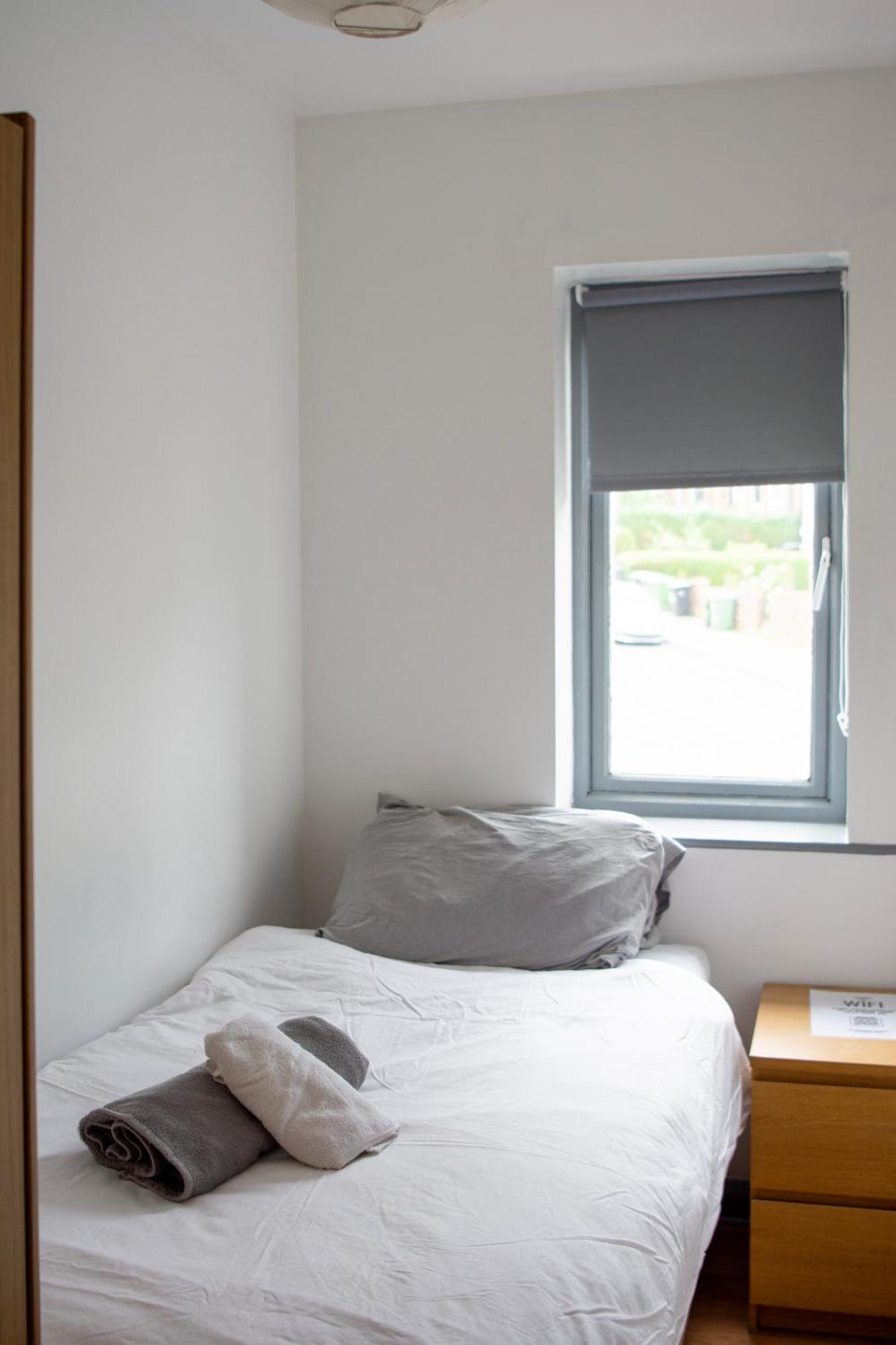 Well-Equipped 4 Bedroom House Close To City Centre Leeds  Ngoại thất bức ảnh