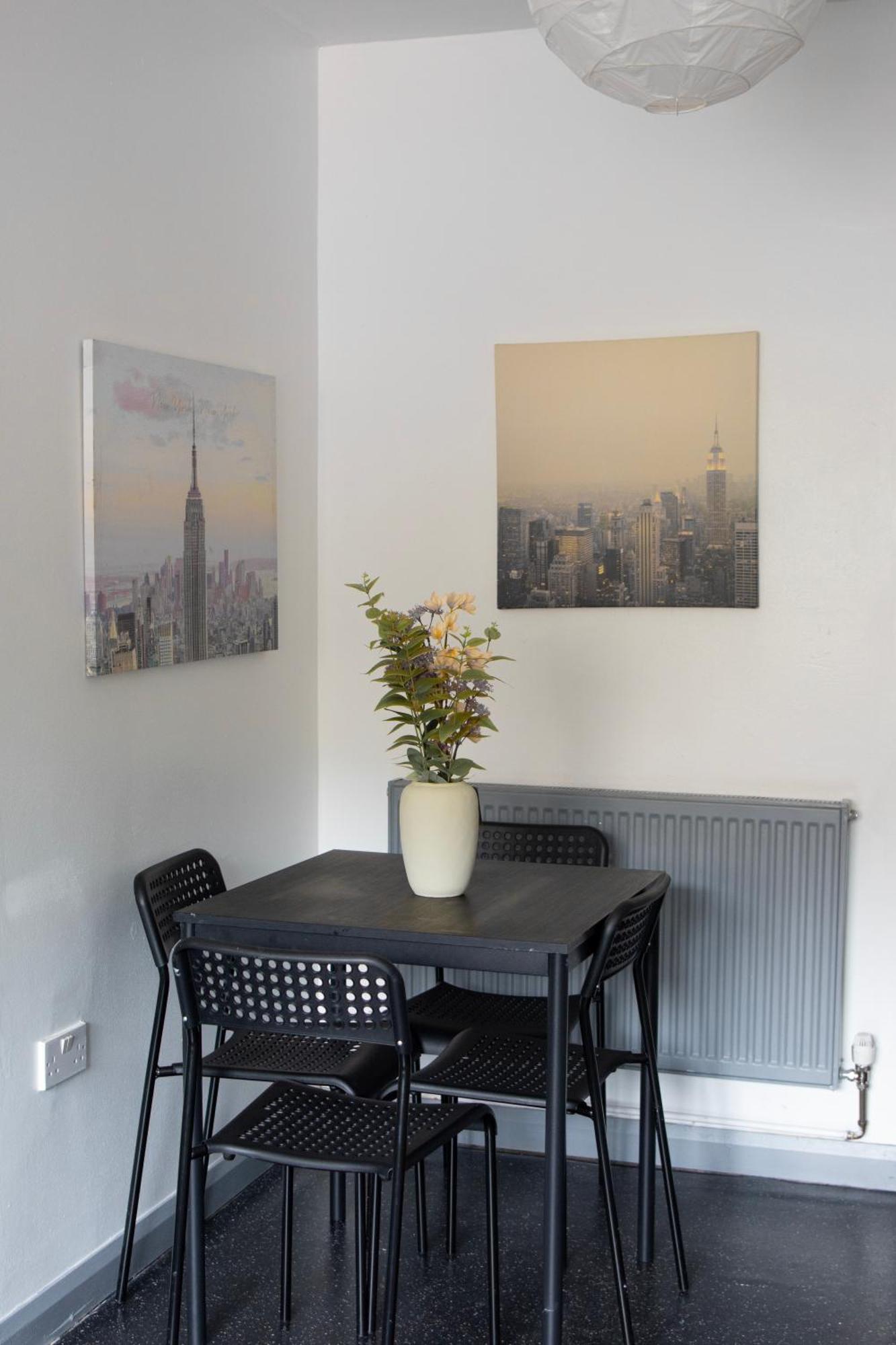 Well-Equipped 4 Bedroom House Close To City Centre Leeds  Ngoại thất bức ảnh