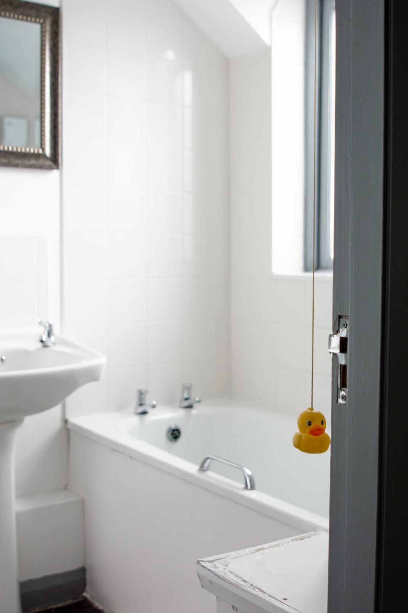 Well-Equipped 4 Bedroom House Close To City Centre Leeds  Ngoại thất bức ảnh